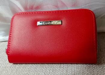 Portfel damski ze skóry ekologicznej z karabińczykiem.