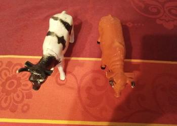 Krowy i pies figurki średniej wielkości. Vintage. Cena za komplet!