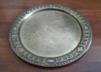 Taca z epoki Art Deco, mosiądz młotkowany, stara patyna, średnica 35 cm.