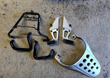 Suzuki XF 650 Freewind części stelaż kufra, centralka top case, set pasazer