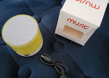 Mini głośnik bezprzewodowy Bluetooth z radiem FM i podświetleniem LED