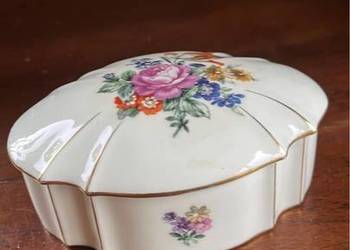 Puzderko Ilmenau. Szkatułka. Puzdro. Germany. Z bukietami kwiatow