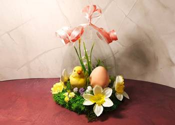 Wielkanocny stroik z kurczątkiem i jajkiem w akrylowym jajku