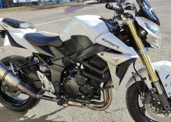 Suzuki gsr 750