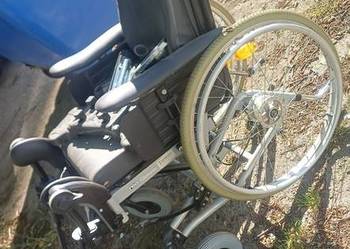 Specjalistyczny wozek inwalidzki Invacare Rea Clematis