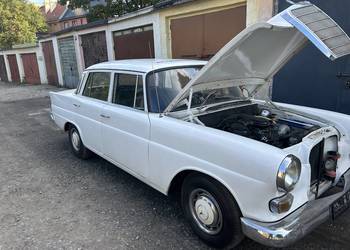 Mercedes w110 200