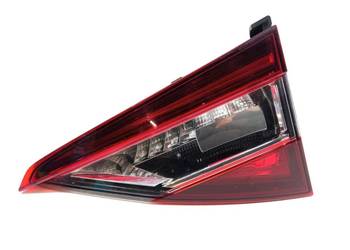 LAMPA TYŁ W KLAPĘ PRAWA KOMBI EUROPA  3V9945308E Skoda Superb III
