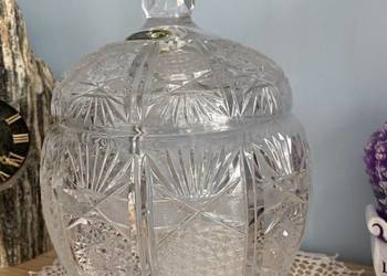 Krysztalowa duza bomboniera , mat wiedenski , huta Sudety. Krysztalowa duza bomboniera , mat wiedenski , huta Sudety.