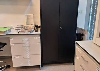 Syndyk sprzeda wyposażenie biurowe i laboratoryjne - 15% ceny