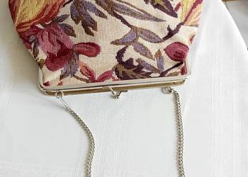 torebka gobelinowa na łańcuszku