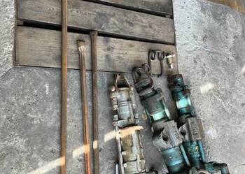 Wiertarko młot pneumatyczny z wiertłem. Ogłoszenie grzecznościowe.