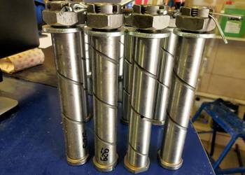 Sworzeń dyszla M24x3/Fi30x160/200/łeb fi37 obustronnie ścięty,smarowany M10
