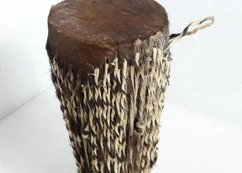 Oryginalny Afrykański Bębenek Etniczny – Rękodzieło (25 cm)