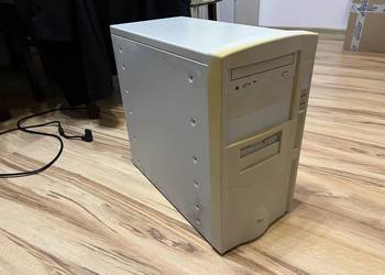 Zabytkowy komputer PC AT Pentium 200MHz