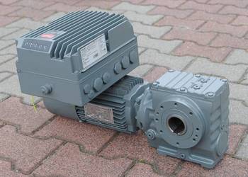 Motoreduktor kątowy 0.75kw. 0-78obr./min. z hamulcem. FALOWNIK
