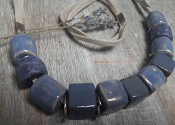 Naszyjnik ceramiczny ręcznie wykonany.