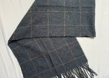 Szary ciepły szal męski w kratę