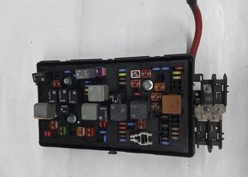 Opel Insignia A  skrzynka bezpieczników 13275881