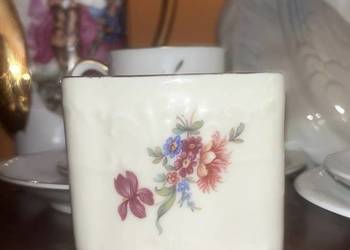 Wykałacznik ecru. Z kwiatkami. Syg. Schwarzenhammer. Bavaria. Wykałacznik ecru. Z kwiatkami. Syg. Schwarzenhammer. Bavaria.