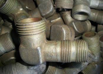 Przyłącze kolanowe M27x2 na M22x1,5 PN-142 16-16