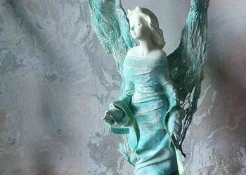 Anioł w jasnym turkusie