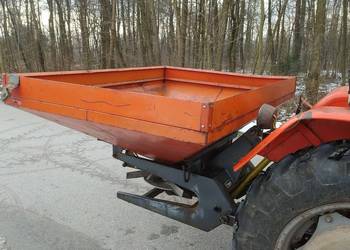 Rozsiewacz nawozów NORDSTEN Duży około 700l rozrzucanie do 18m zasięg.