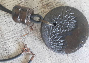 Naszyjnik ceramiczny ręcznie wykonany.