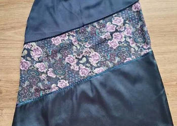 Granatowa spódnica retro vintage w kwiaty 38 lśniąca ala satyna