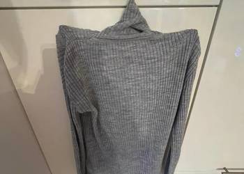 Ciepły szary sweterek z golfem M