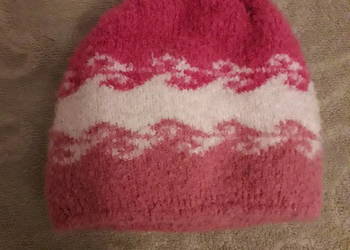 Welniana ciepla czapka różowa z ozdobnym wzorkiem