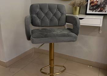 Elegancki hoker welurowy Hroveform – stan jak nowy!