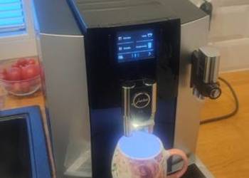 Ekspres ciśnieniowy automatyczny Jura E8 po przeglądzie