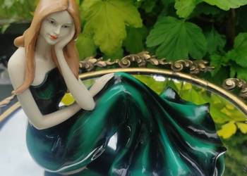 Figurka z kolekcji Leonardo „SOPHISTICATION” * Dama w szmaragdowej sukni Figurka z kolekcji Leonardo „SOPHISTICATION” * Dama w szmaragdowej sukni