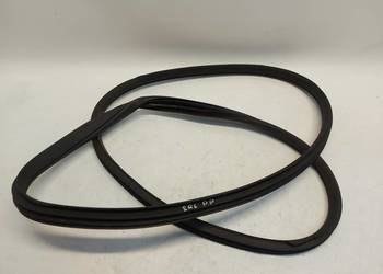 Mercedes EQC 400 W293 USZCZELKA PRAWY PRZÓD