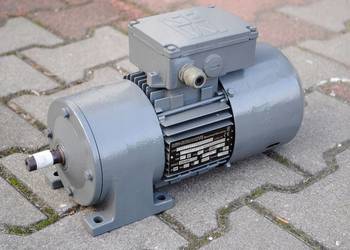 Motoreduktor 0.15kw. 67obr. z hamulcem. SEW