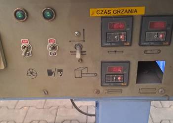 Zgrzewarka kątowa półautomatyczna z przenośnikiem