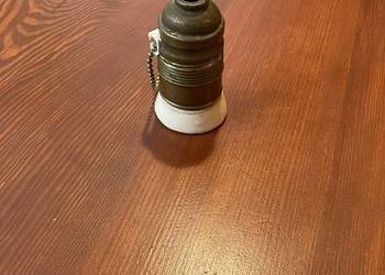 Oprawka mosiężna z porcelanką i wyłącznikiem E27