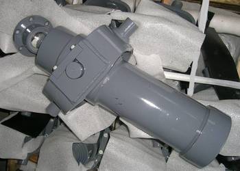 Siłownik wywrotu 581,skok 1700mm,z kołyską i gniazdem,25TON,