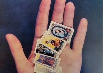 TAROT - DZIEJE NIEZWYKŁEJ TALII KART