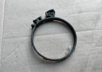 AUDI 80B4 80 B4 UCHWYT MOCOWANIE PRZEWODU HAMULCOWEGO TYLNEJ BELKI