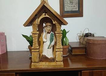 kapliczka drewniana Frasobliwy