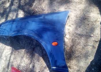 Błotnik przedni lewy FORD FIESTA 99-02 granatowy