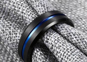 Obrączka z wolframu w ciekawym stylu