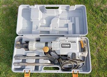 Młot wyburzeniowy Titan 1700W 45J