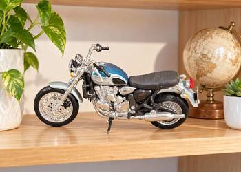 Triumph Thunderbird 900 w skali 1/18 firmy Maisto.