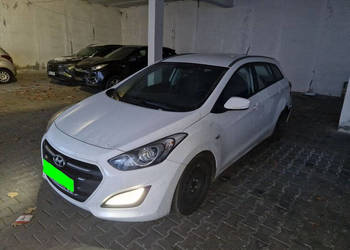 hyundai i30 combi 7.2015- 1.6benzyna - 88kw - 105000km -  lekko uszkodzony
