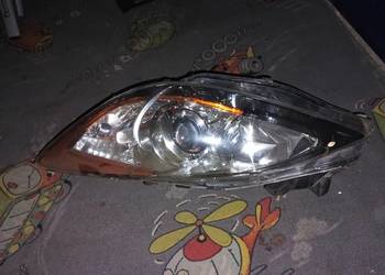 Lewy uszkodzony reflektor mazda 3 2011r.