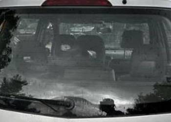 Szyba tylna tył klapy tylnej Mazda Premacy 99-05