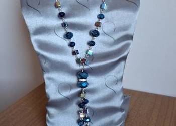 Elegancki naszyjnik z niebieskimi kryształkami