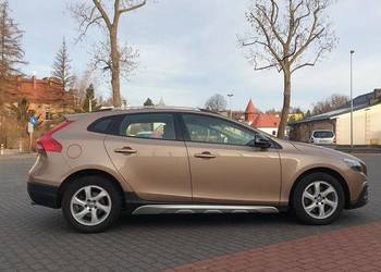 Volvo v40 cross country